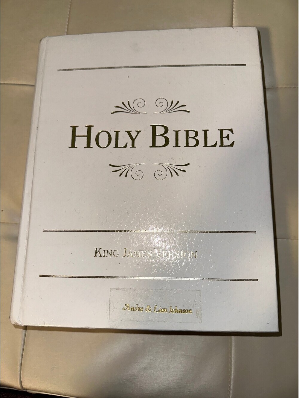 King James Version Holy Bible White Hardcover Vintage 1989